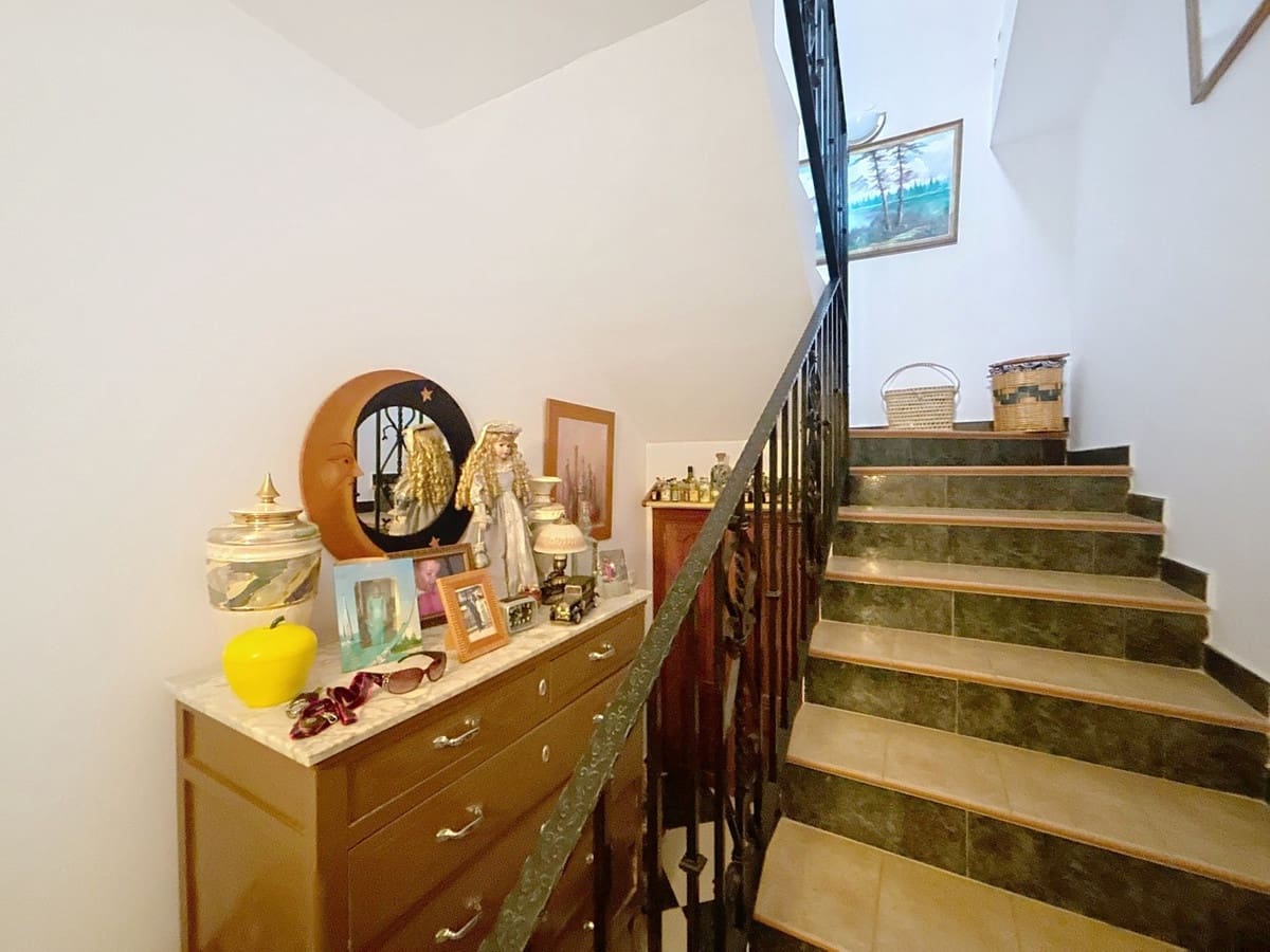 5 bedroom Villa for sale in Vinuela with pool garage - € 360,000 (Ref: 10128683)