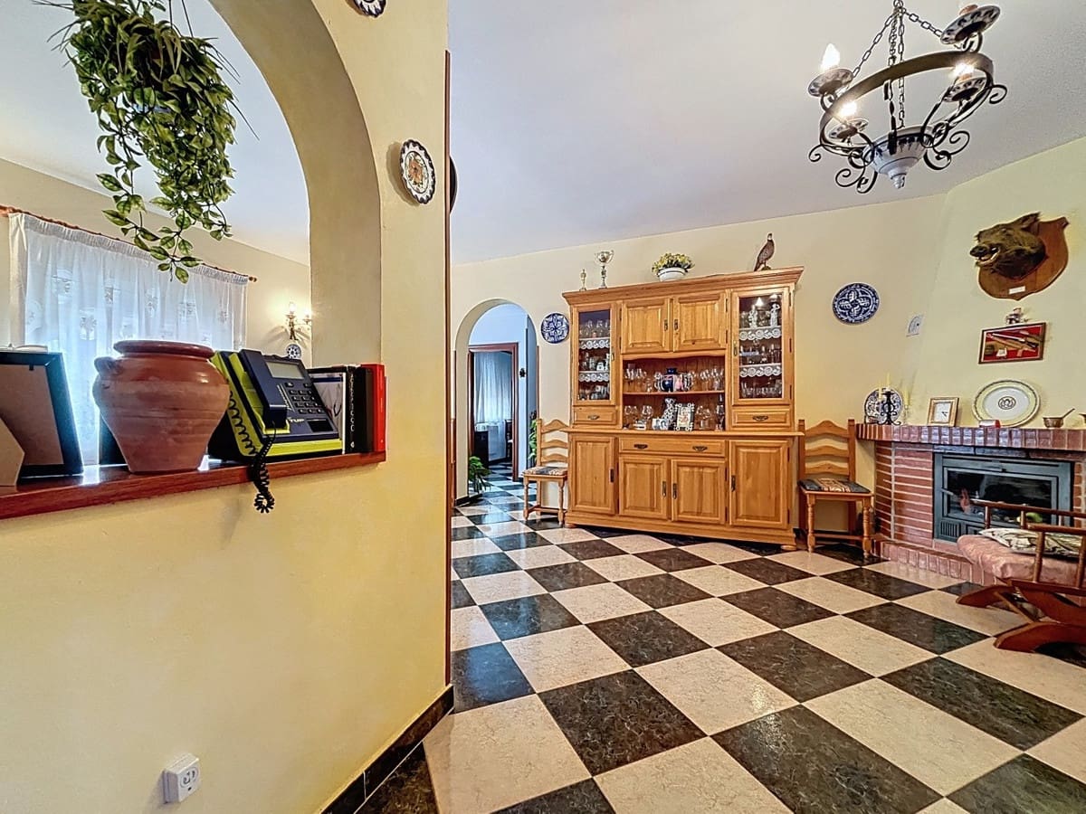 5 bedroom Villa for sale in Vinuela with pool garage - € 360,000 (Ref: 10128683)