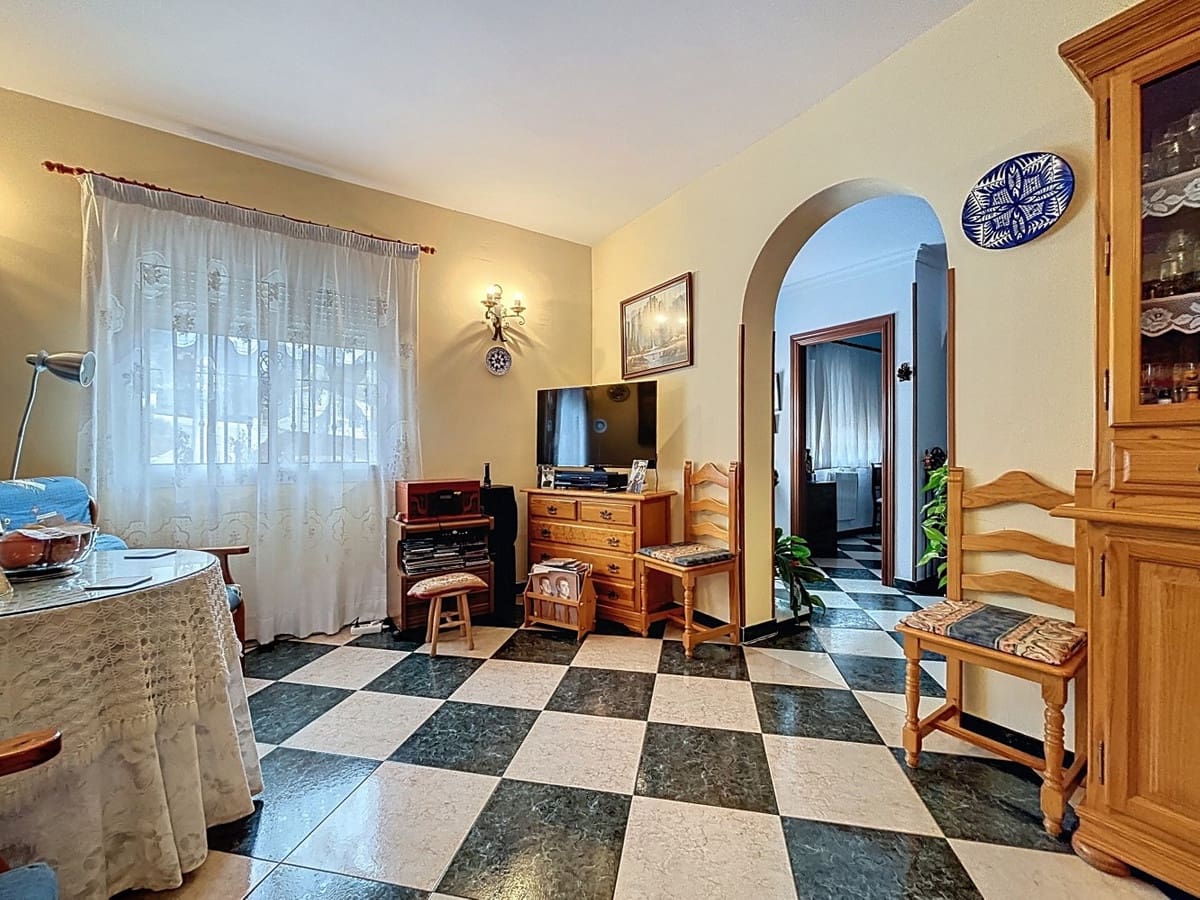 5 bedroom Villa for sale in Vinuela with pool garage - € 360,000 (Ref: 10128683)