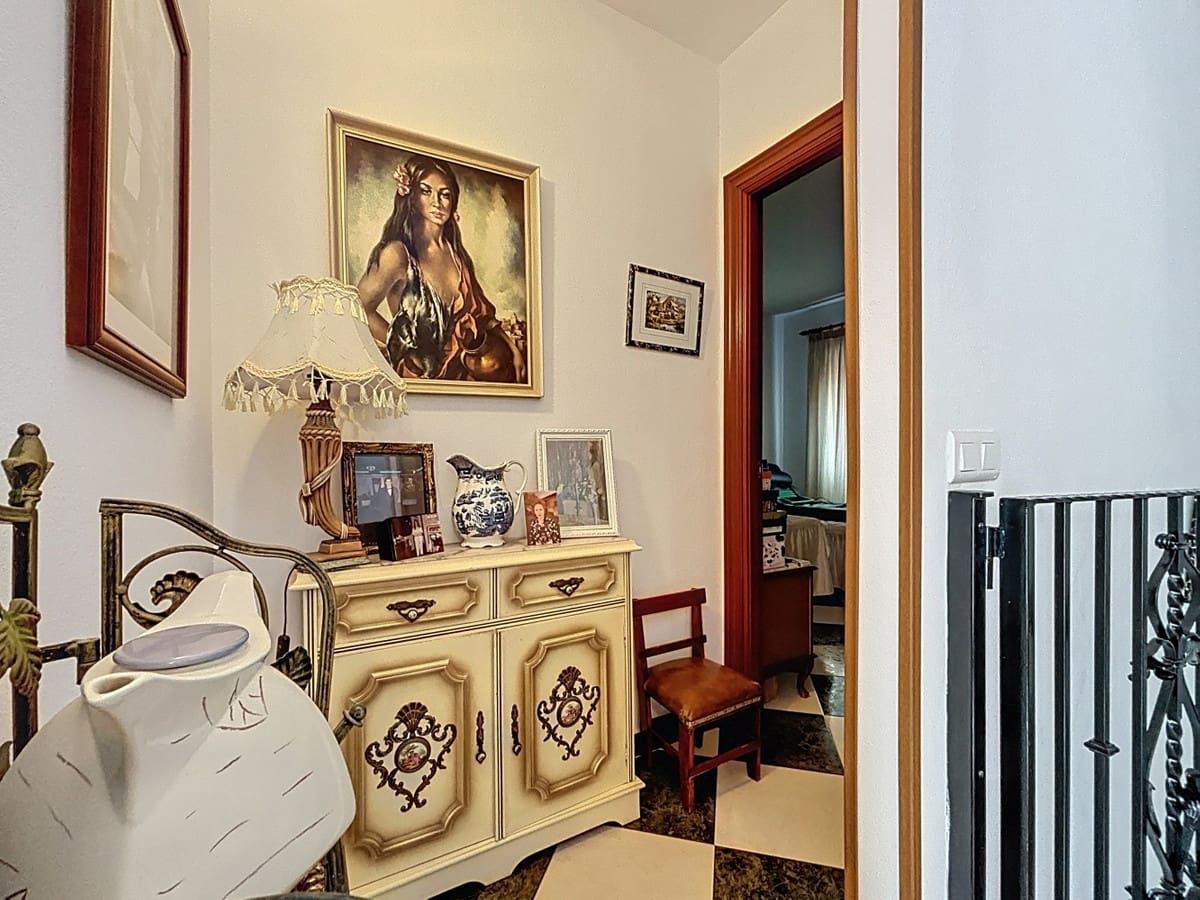 5 bedroom Villa for sale in Vinuela with pool garage - € 360,000 (Ref: 10128683)