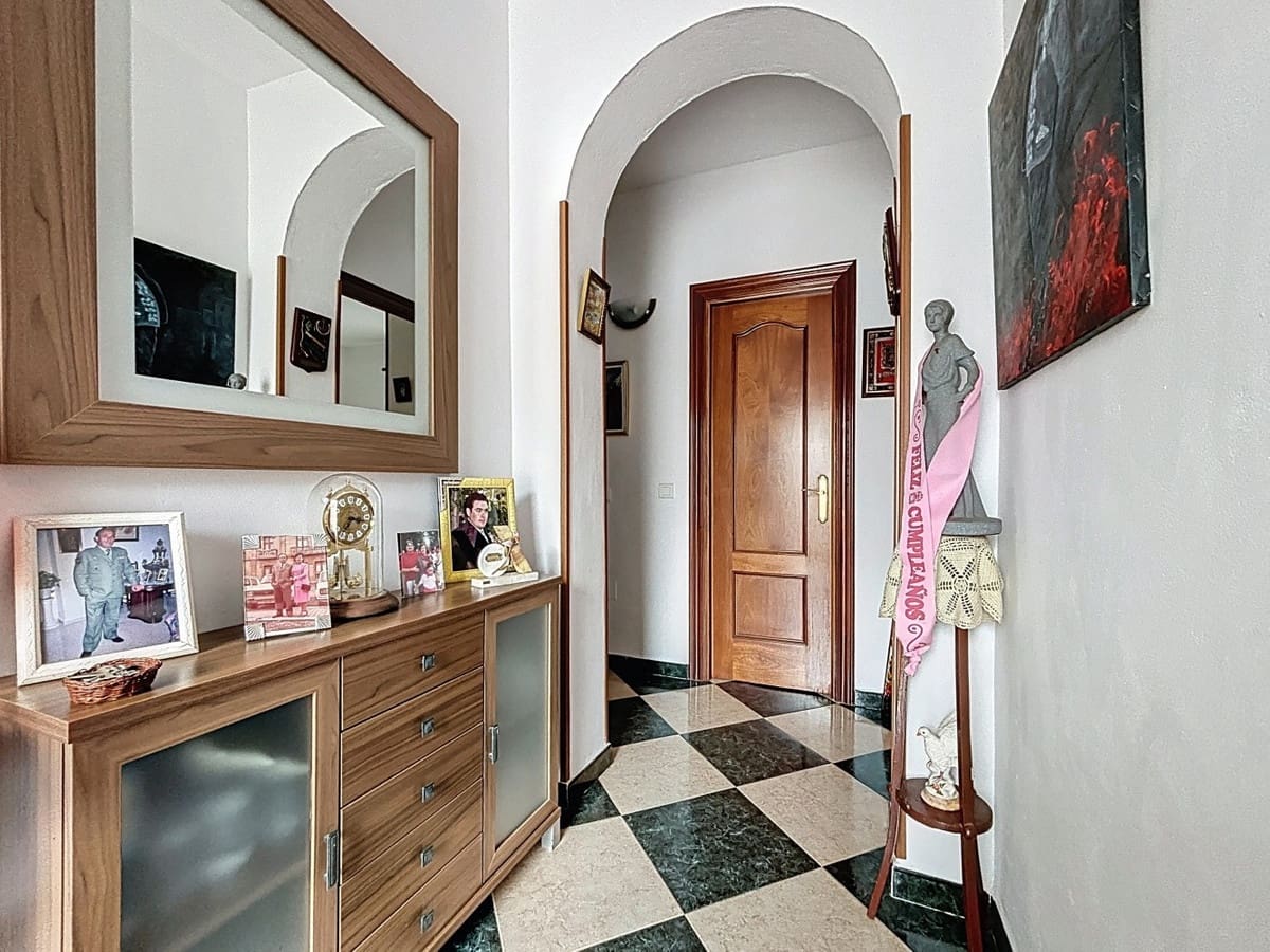 5 bedroom Villa for sale in Vinuela with pool garage - € 360,000 (Ref: 10128683)