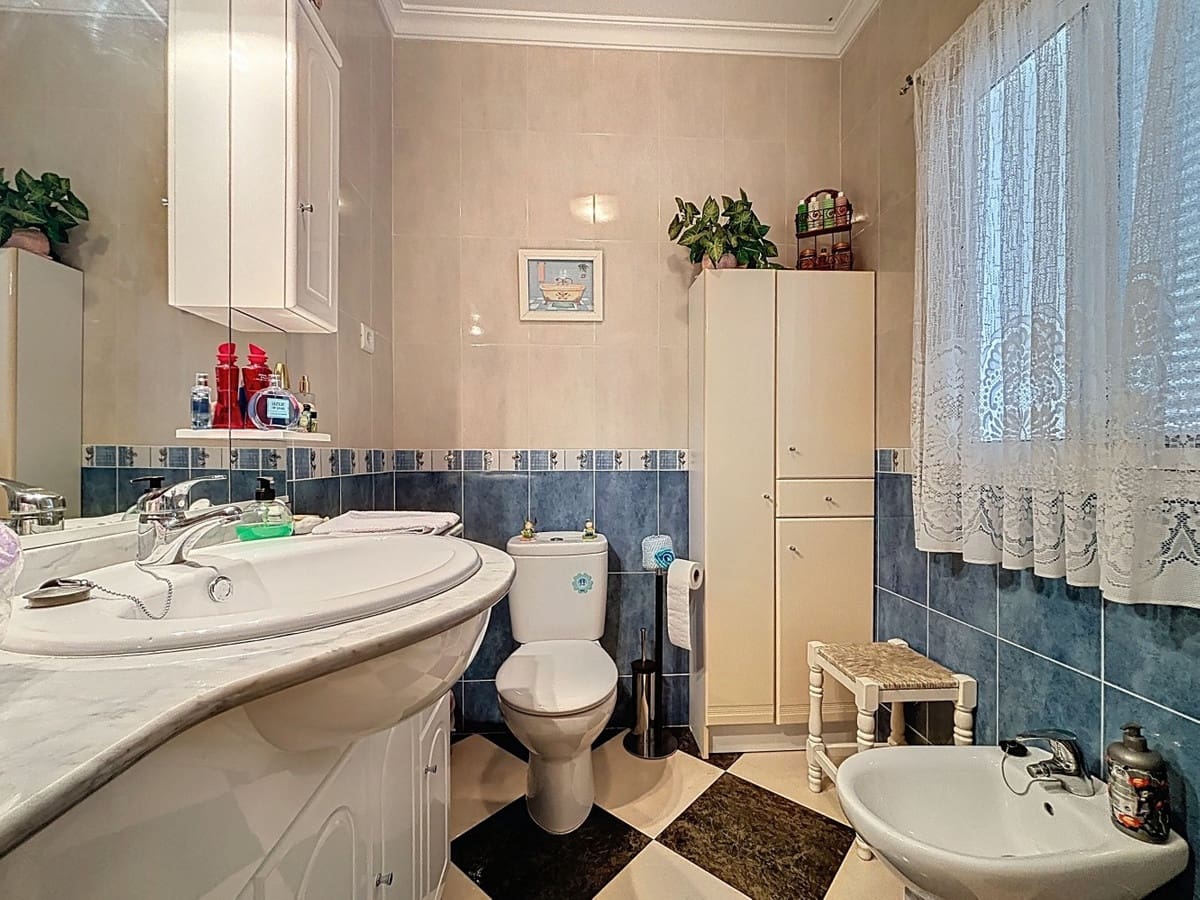 5 bedroom Villa for sale in Vinuela with pool garage - € 360,000 (Ref: 10128683)