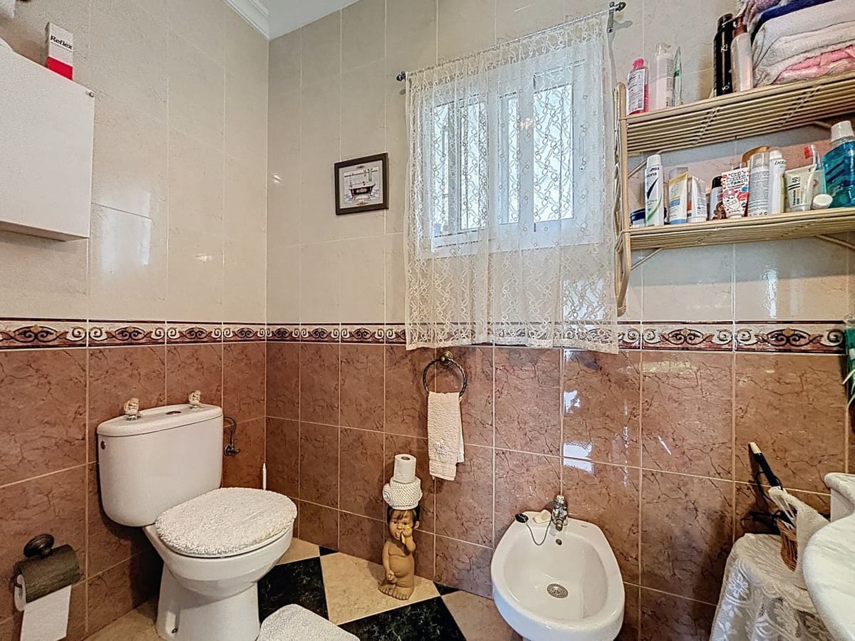 5 bedroom Villa for sale in Vinuela with pool garage - € 360,000 (Ref: 10128683)