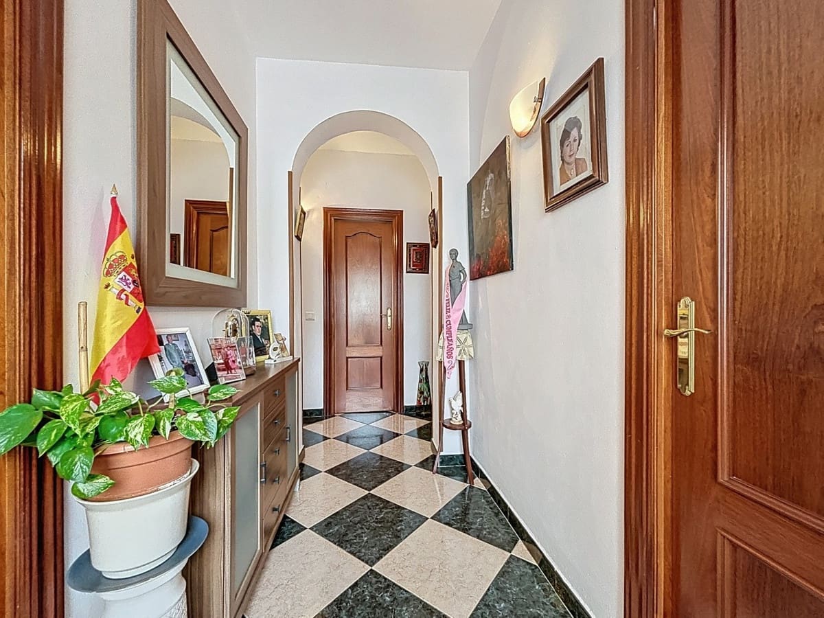 5 bedroom Villa for sale in Vinuela with pool garage - € 360,000 (Ref: 10128683)