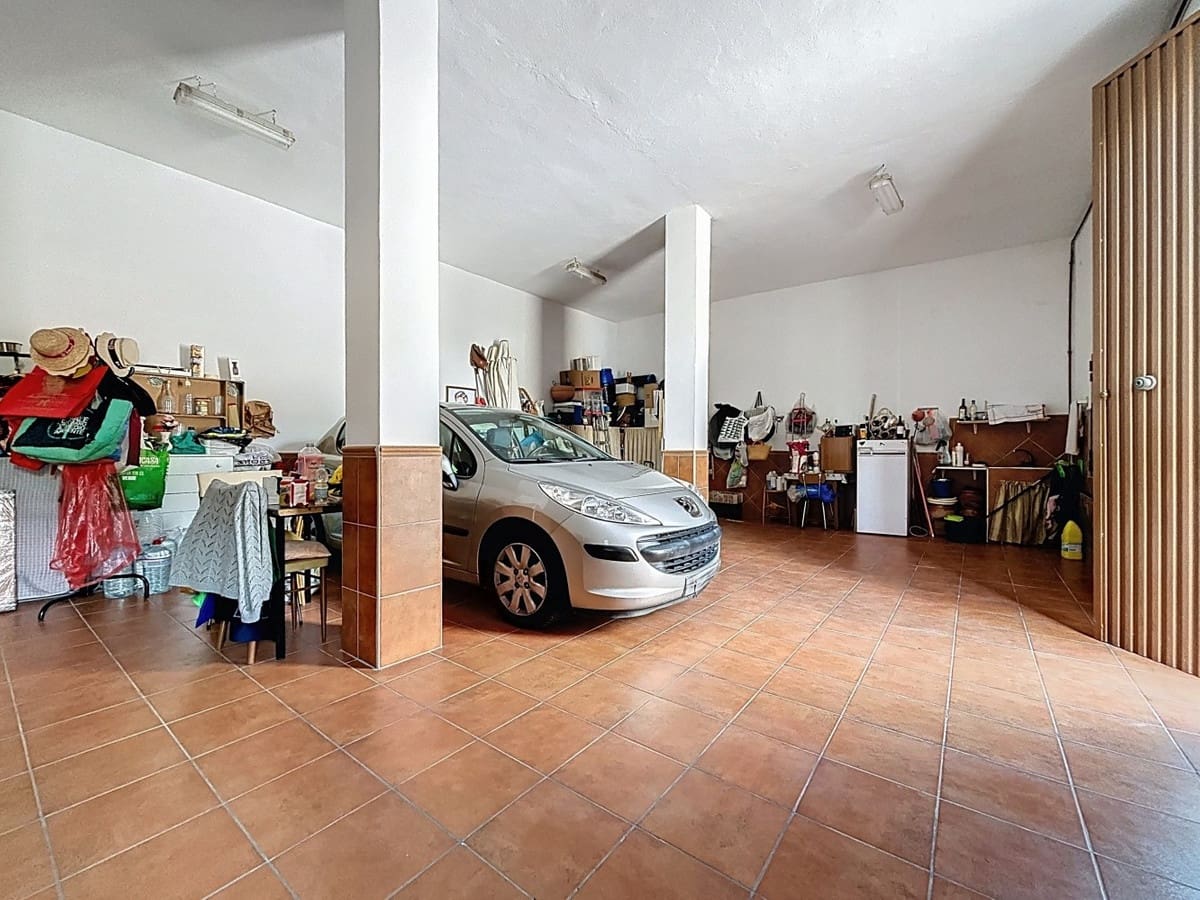 5 bedroom Villa for sale in Vinuela with pool garage - € 360,000 (Ref: 10128683)