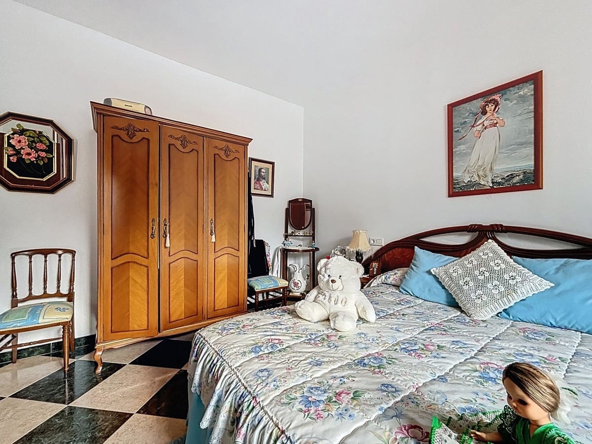 5 bedroom Villa for sale in Vinuela with pool garage - € 360,000 (Ref: 10128683)