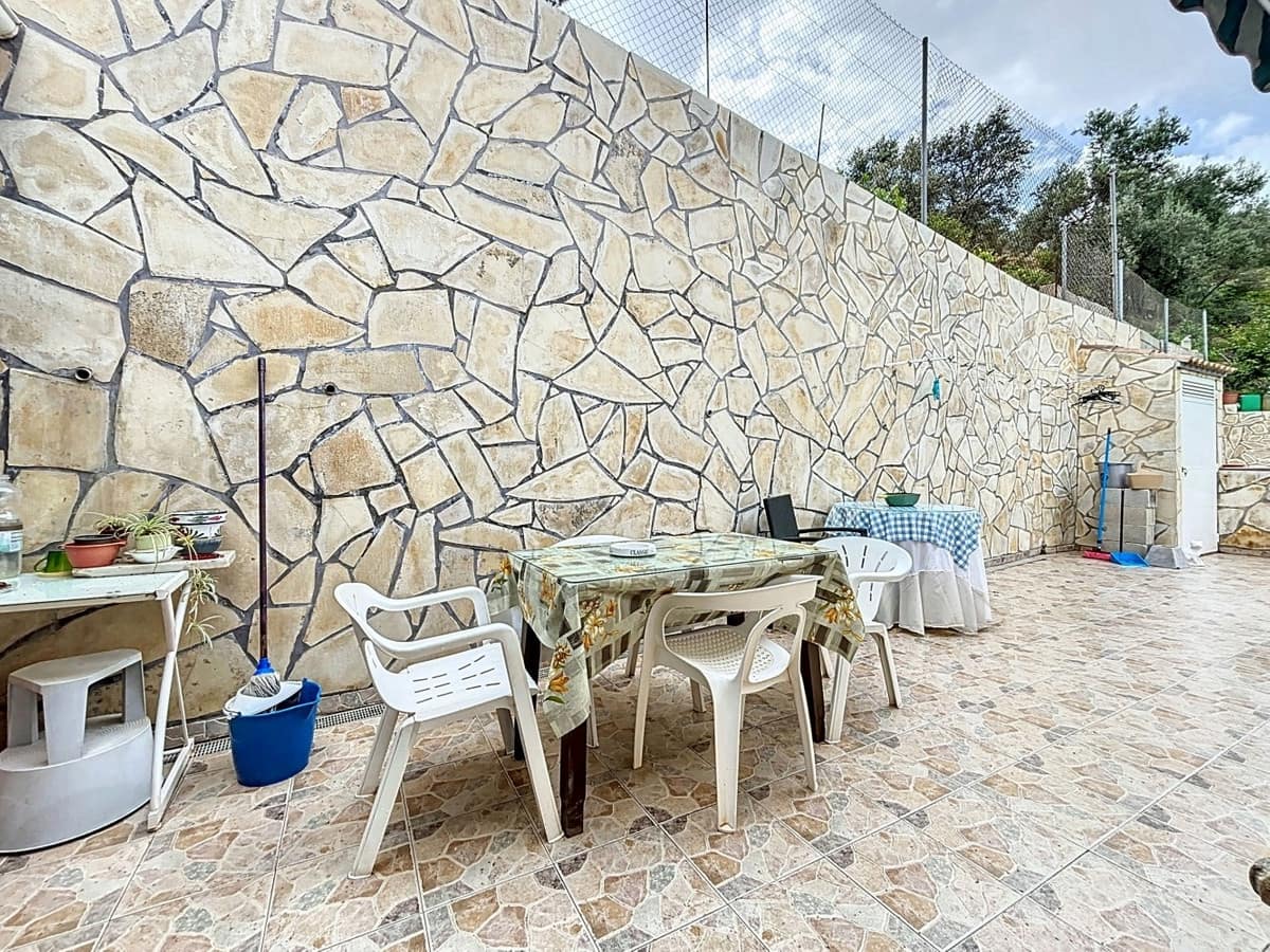 5 bedroom Villa for sale in Vinuela with pool garage - € 360,000 (Ref: 10128683)