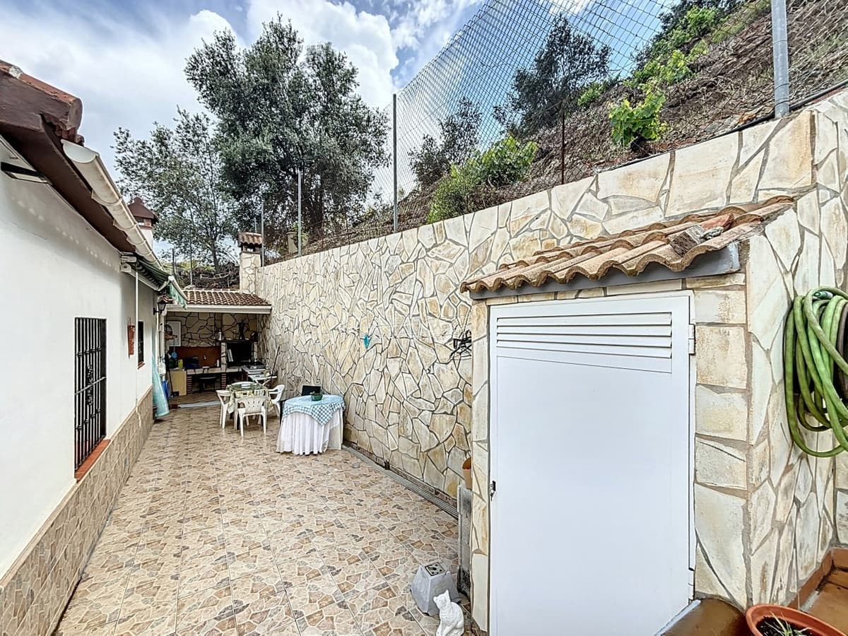 5 bedroom Villa for sale in Vinuela with pool garage - € 360,000 (Ref: 10128683)