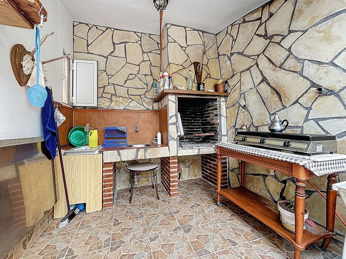 5 bedroom Villa for sale in Vinuela with pool garage - € 360,000 (Ref: 10128683)