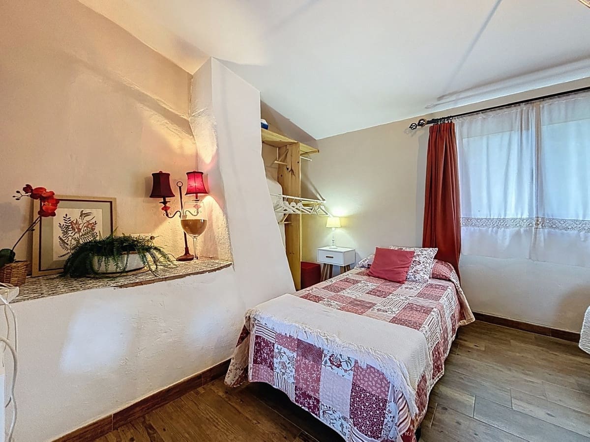 6 Zimmer Villa zu verkaufen in Comares mit Pool Garage - 300.000 € (Ref: 10128686)