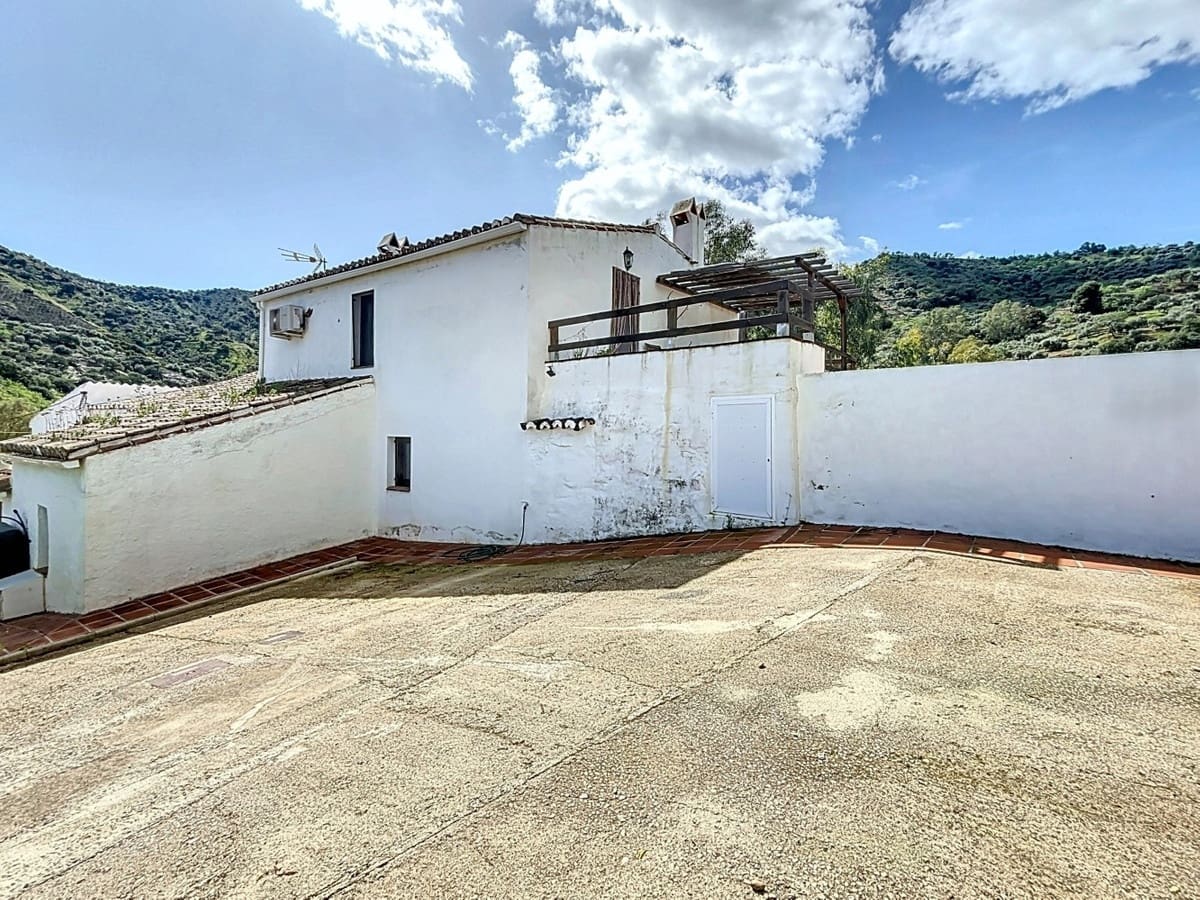 6 Zimmer Villa zu verkaufen in Comares mit Pool Garage - 300.000 € (Ref: 10128686)
