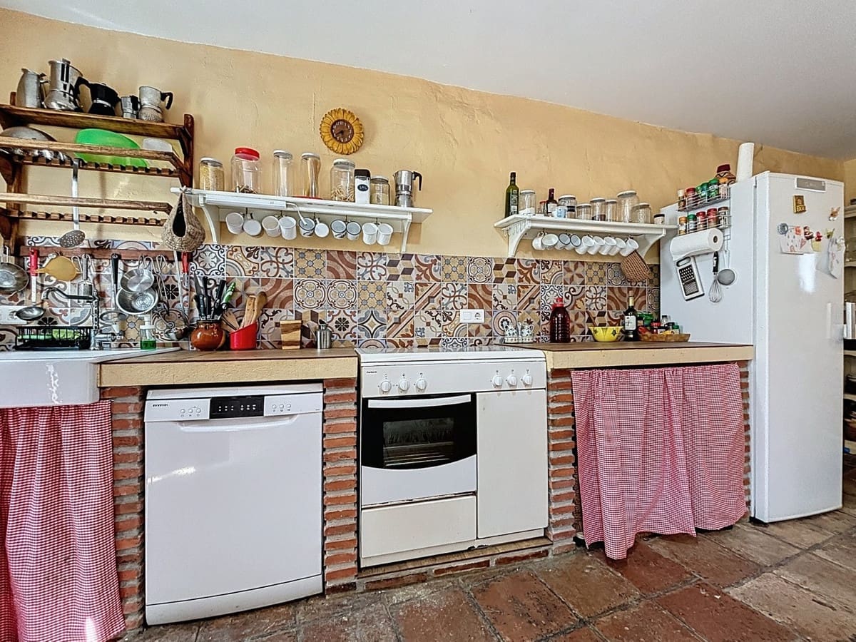 6 Zimmer Villa zu verkaufen in Comares mit Pool Garage - 300.000 € (Ref: 10128686)