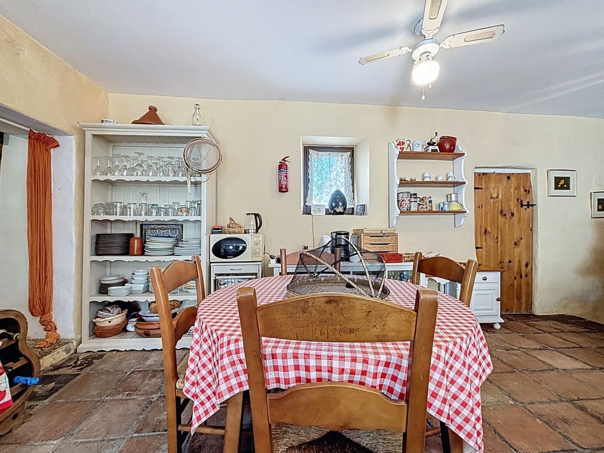 6 Zimmer Villa zu verkaufen in Comares mit Pool Garage - 300.000 € (Ref: 10128686)
