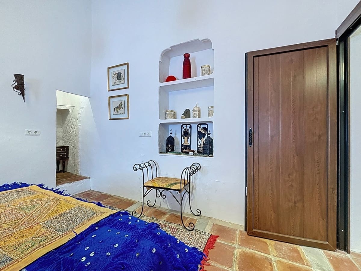 6 Zimmer Villa zu verkaufen in Comares mit Pool Garage - 300.000 € (Ref: 10128686)