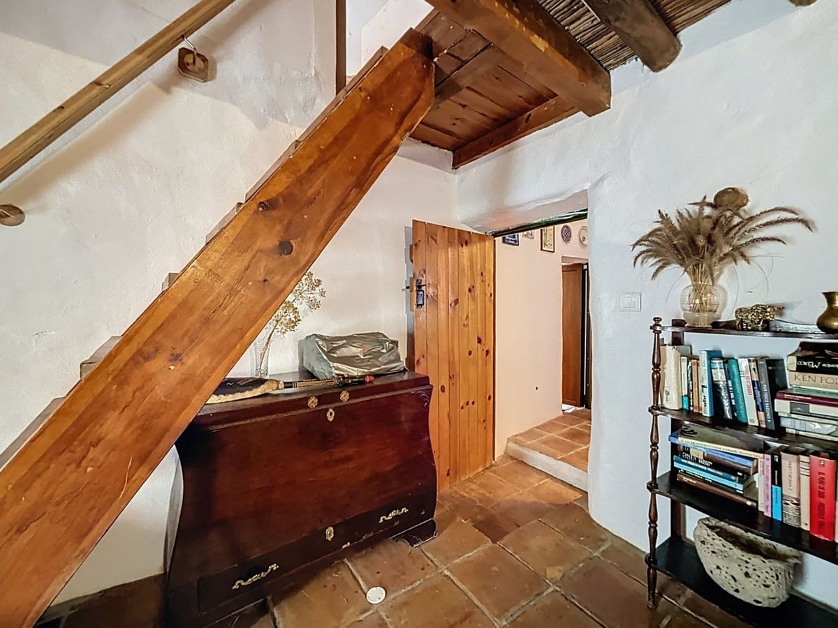 6 Zimmer Villa zu verkaufen in Comares mit Pool Garage - 300.000 € (Ref: 10128686)