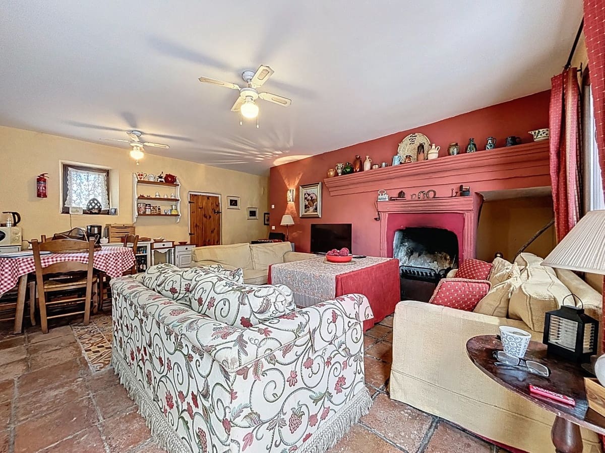 6 Zimmer Villa zu verkaufen in Comares mit Pool Garage - 300.000 € (Ref: 10128686)