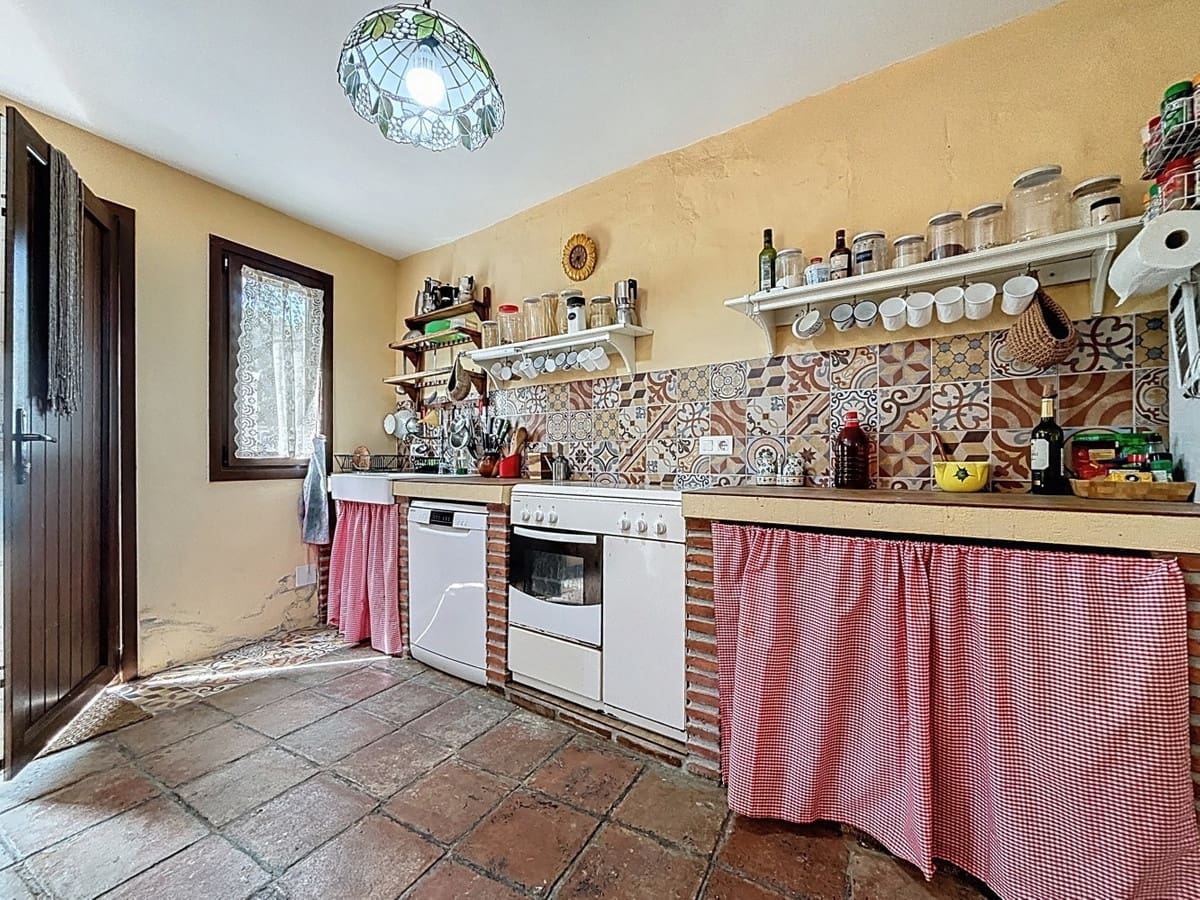 6 Zimmer Villa zu verkaufen in Comares mit Pool Garage - 300.000 € (Ref: 10128686)