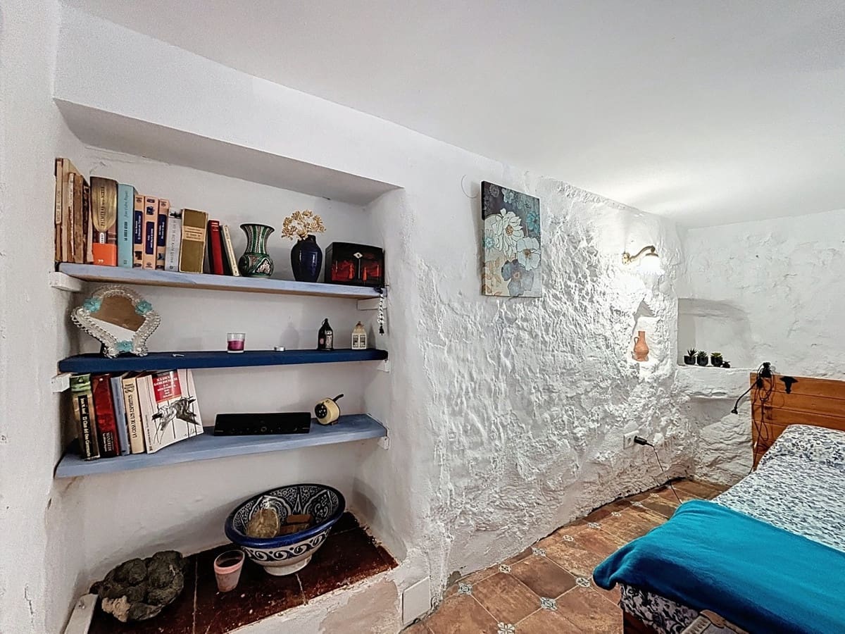 6 Zimmer Villa zu verkaufen in Comares mit Pool Garage - 300.000 € (Ref: 10128686)