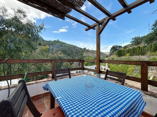 6 Zimmer Villa zu verkaufen in Comares mit Pool Garage - 300.000 € (Ref: 10128686)