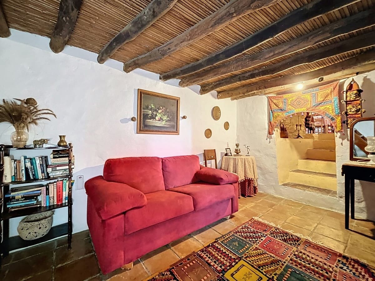 6 Zimmer Villa zu verkaufen in Comares mit Pool Garage - 300.000 € (Ref: 10128686)