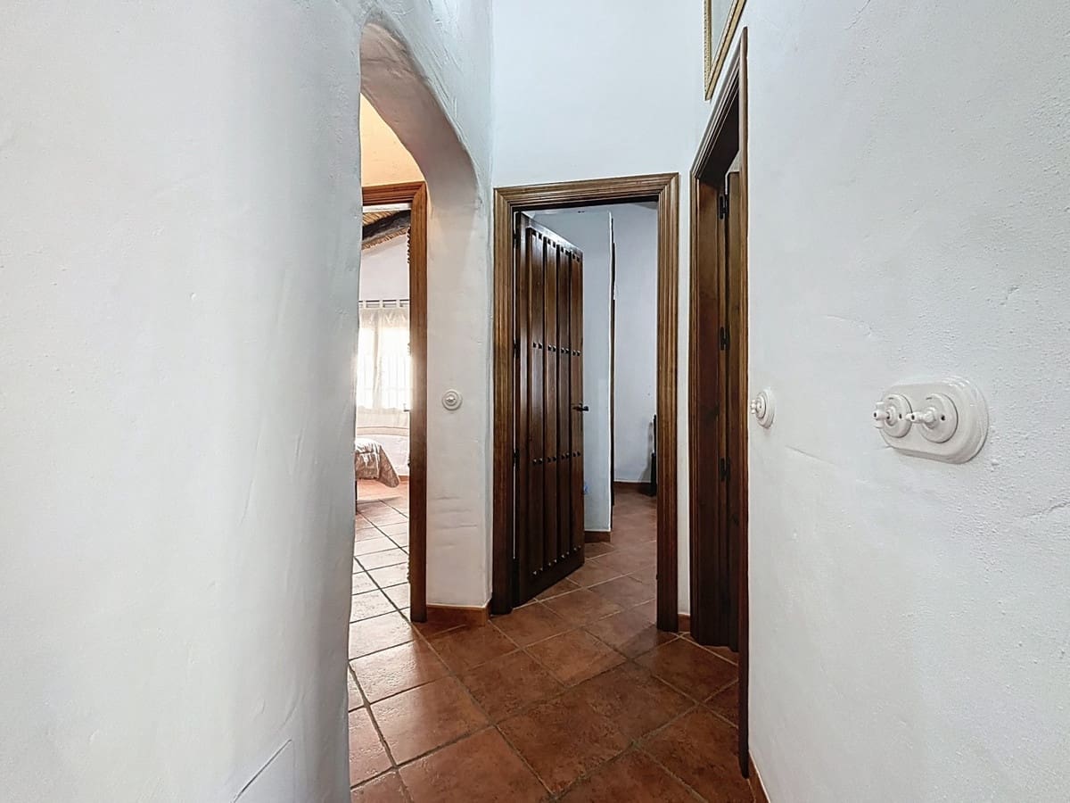 3 soveværelse Villa til salg i Competa med swimmingpool garage - € 415.000 (Ref: 10128688)