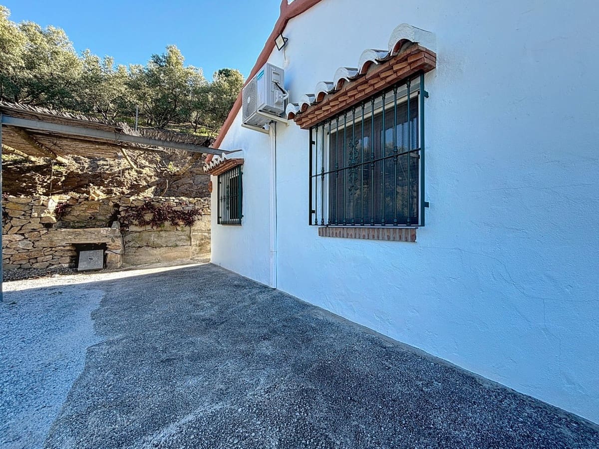 3 soveværelse Villa til salg i Competa med swimmingpool garage - € 415.000 (Ref: 10128688)