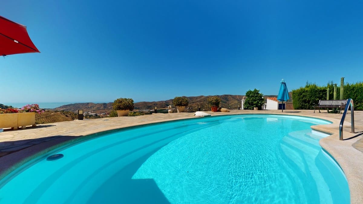7 Zimmer Villa zu verkaufen in Iznate mit Pool Garage - 1.352.000 € (Ref: 10128691)