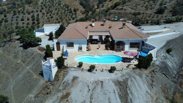 7 Zimmer Villa zu verkaufen in Iznate mit Pool Garage - 1.352.000 € (Ref: 10128691)