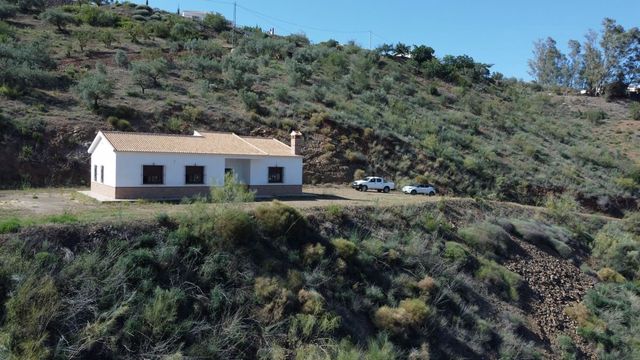 4 sovrum Villa till salu i Colmenar med garage - 299 999 € (Ref: 10128694)