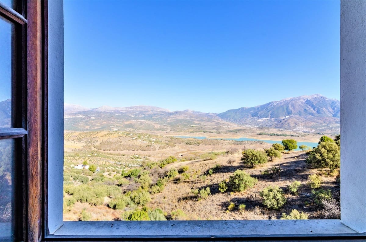 12 soverom Villa til salgs i Vinuela med garasje - € 399 999 (Ref: 10128695)