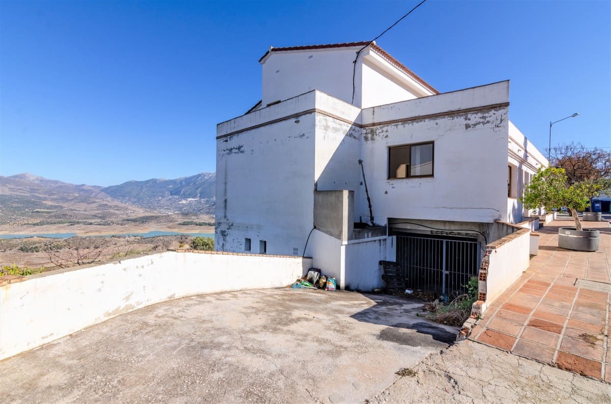 12 soverom Villa til salgs i Vinuela med garasje - € 399 999 (Ref: 10128695)