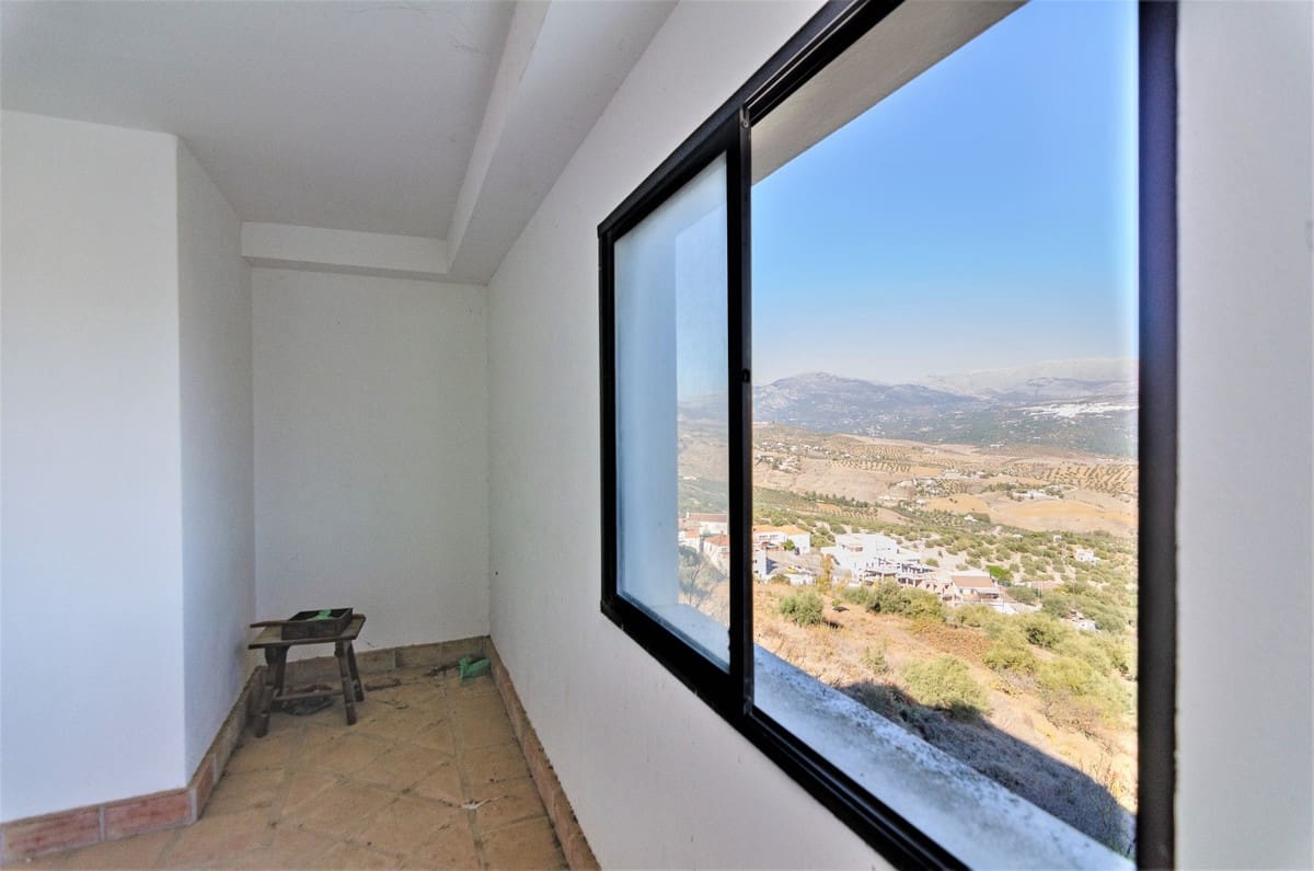 12 soverom Villa til salgs i Vinuela med garasje - € 399 999 (Ref: 10128695)