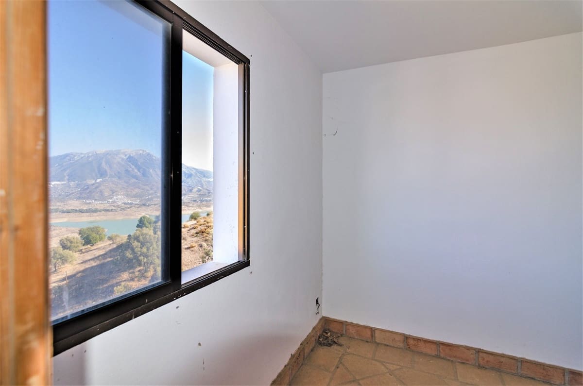12 soverom Villa til salgs i Vinuela med garasje - € 399 999 (Ref: 10128695)