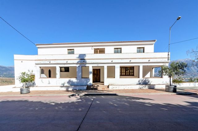12 bedroom Villa for sale in Viñuela with garage - € 580,000 (Ref: 10128696)