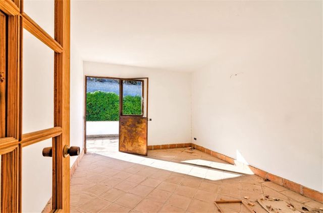 12 bedroom Villa for sale in Viñuela with garage - € 580,000 (Ref: 10128696)