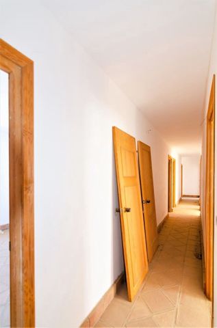 12 bedroom Villa for sale in Viñuela with garage - € 580,000 (Ref: 10128696)