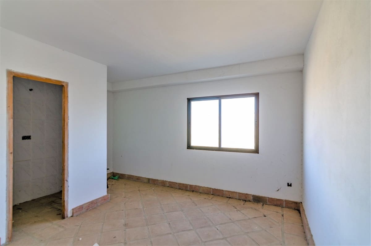 12 bedroom Villa for sale in Vinuela with garage - € 580,000 (Ref: 10128696)