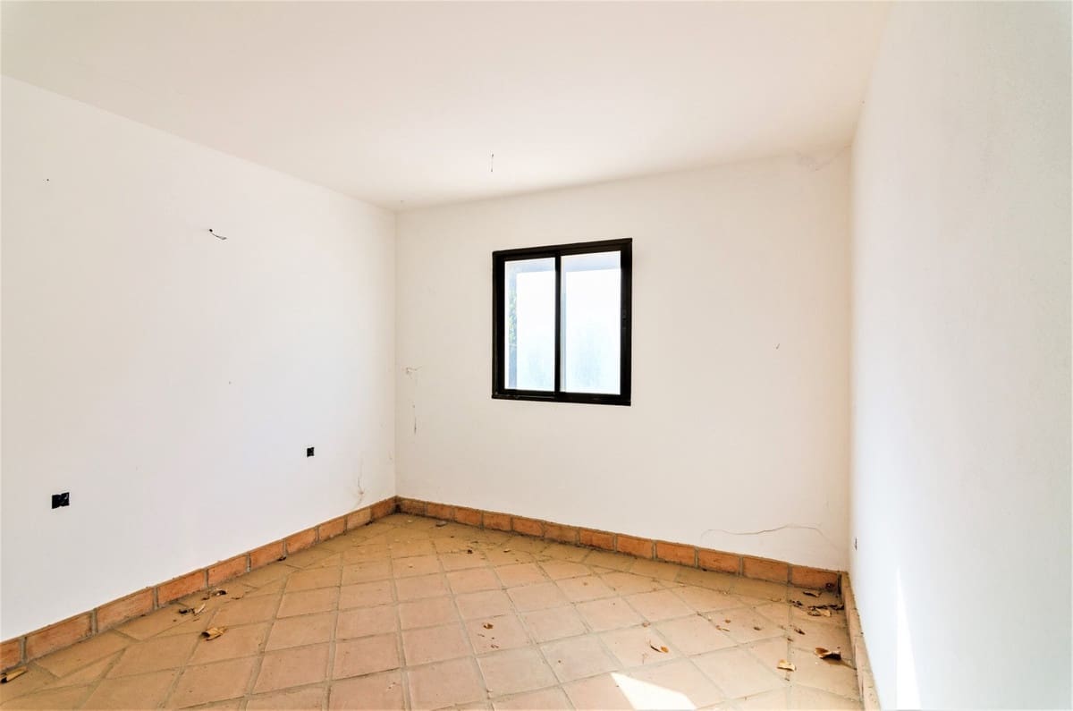 12 bedroom Villa for sale in Vinuela with garage - € 580,000 (Ref: 10128696)