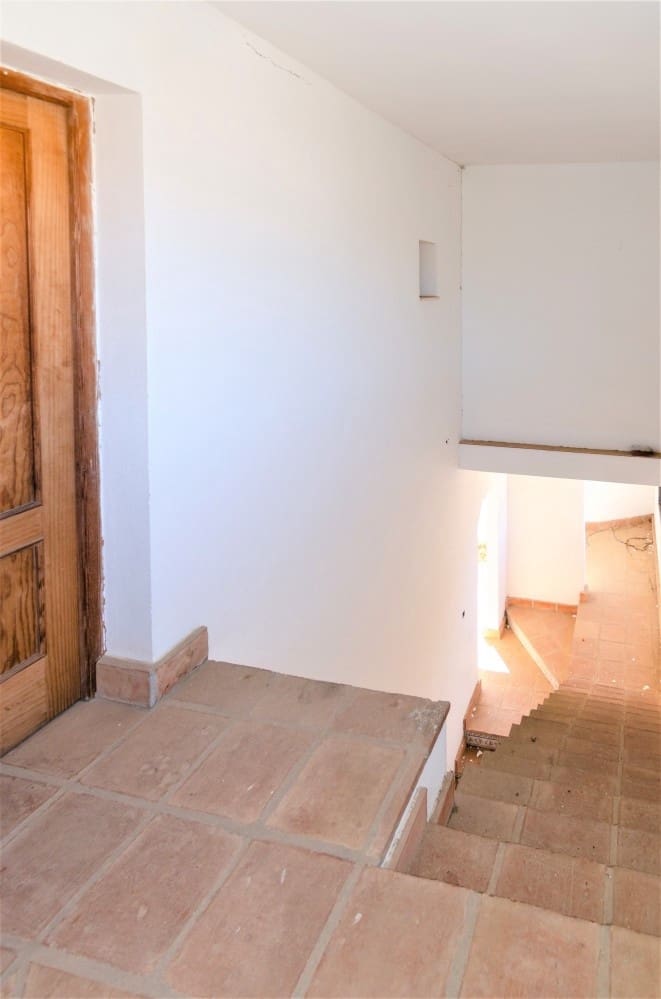 12 bedroom Villa for sale in Vinuela with garage - € 580,000 (Ref: 10128696)