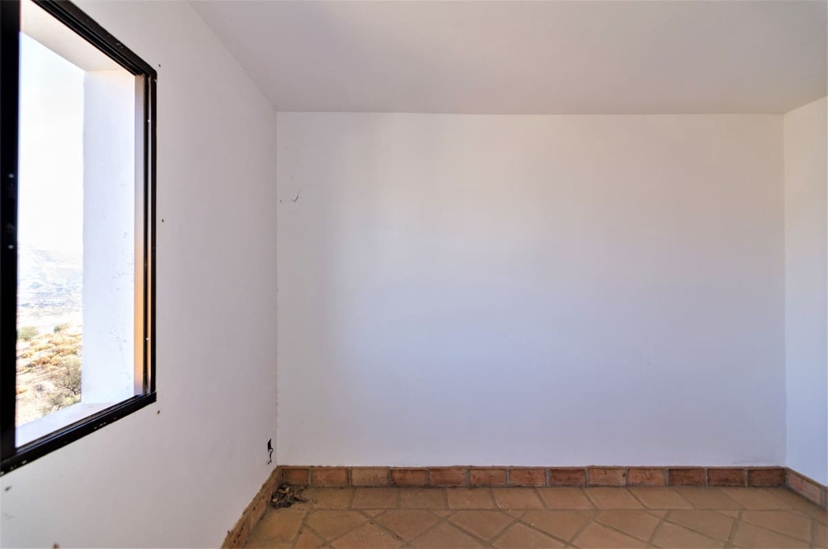 12 bedroom Villa for sale in Vinuela with garage - € 580,000 (Ref: 10128696)