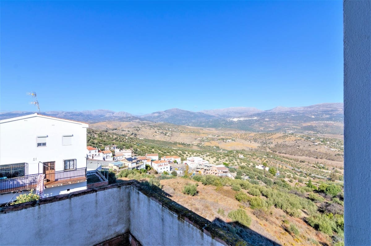 12 bedroom Villa for sale in Vinuela with garage - € 580,000 (Ref: 10128696)