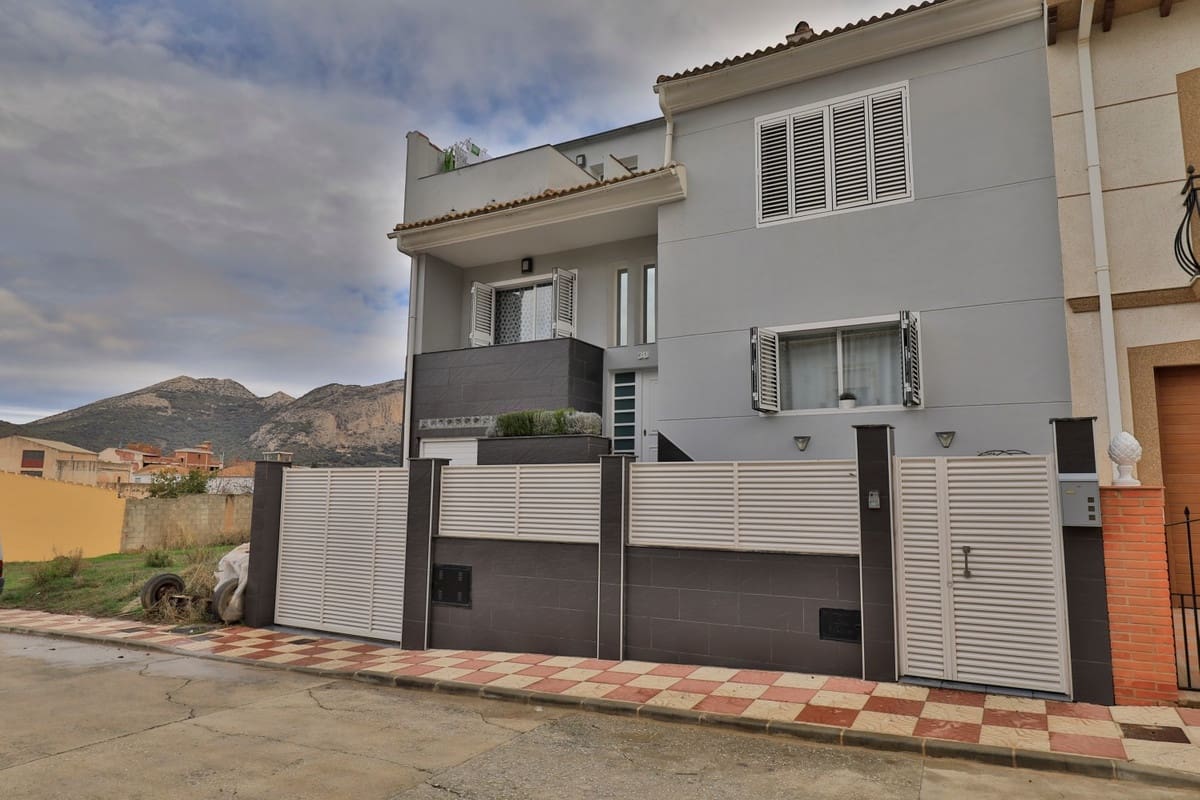 4 soverom Villa til salgs i Alfarnate med garasje - € 300 000 (Ref: 10128697)