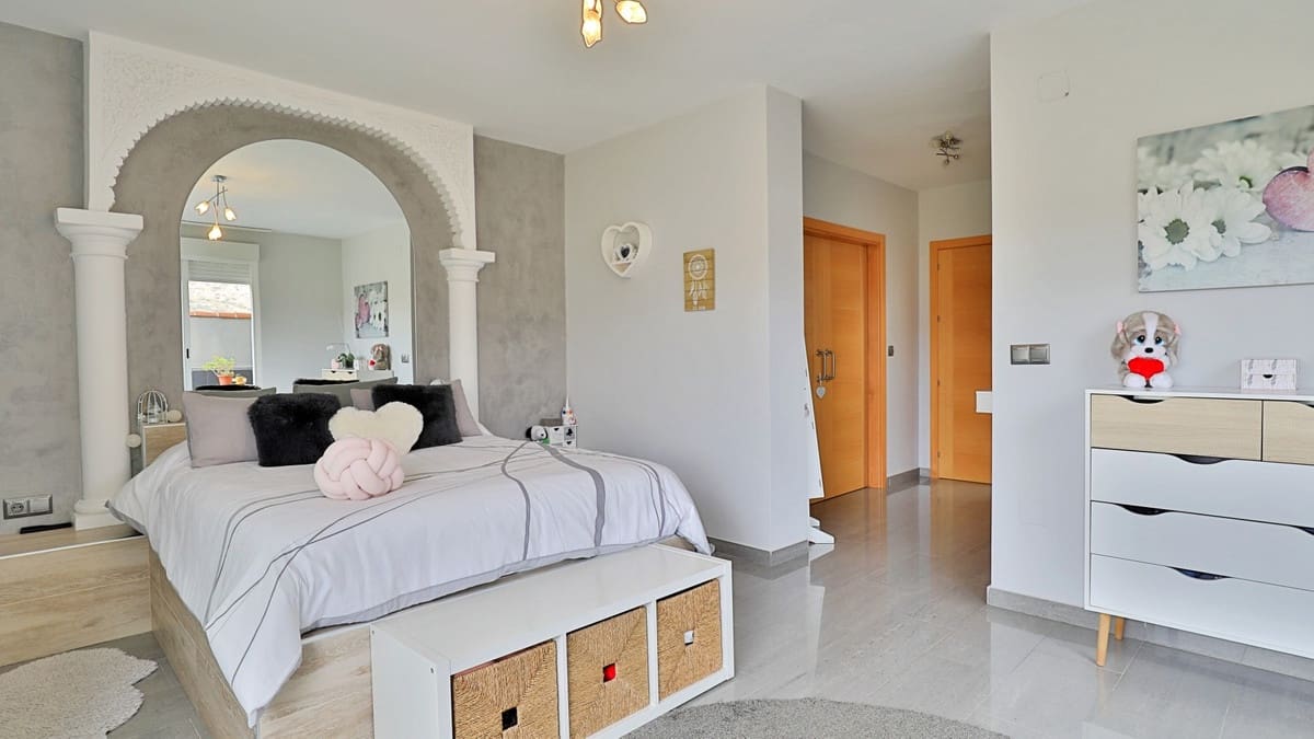 4 soverom Villa til salgs i Alfarnate med garasje - € 300 000 (Ref: 10128697)