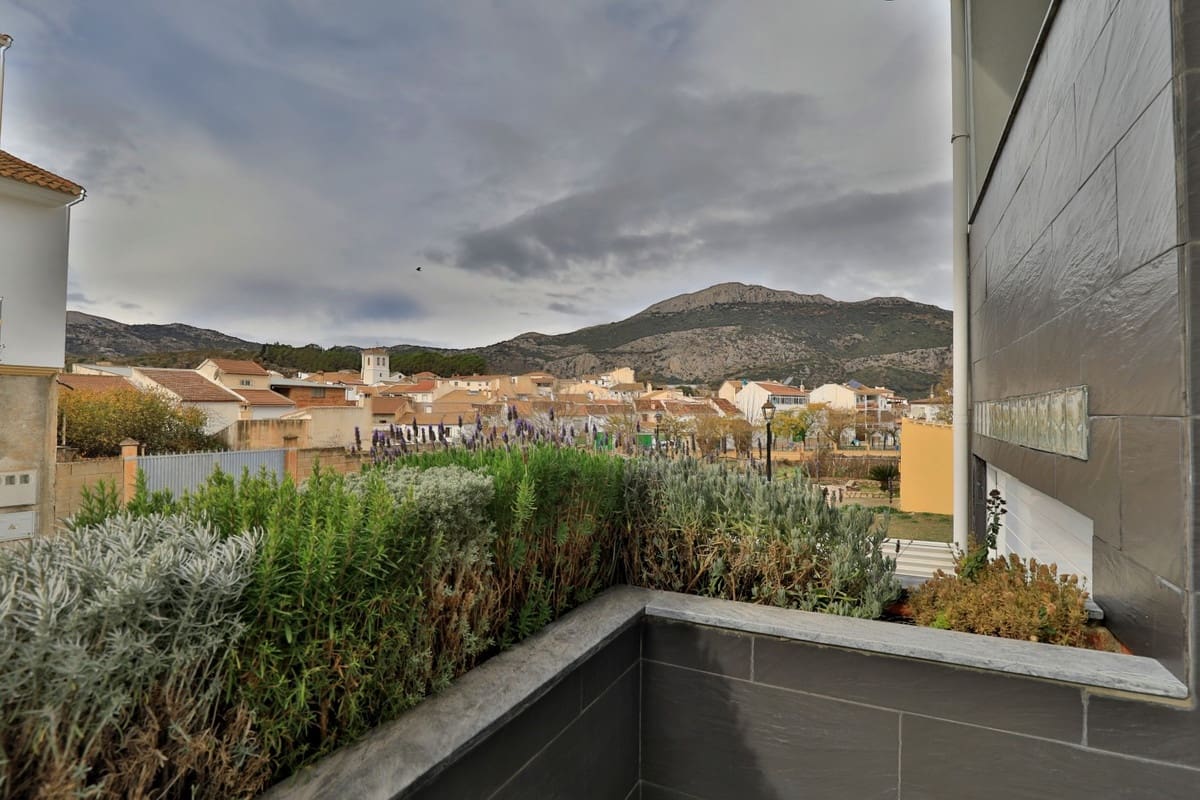 4 soverom Villa til salgs i Alfarnate med garasje - € 300 000 (Ref: 10128697)