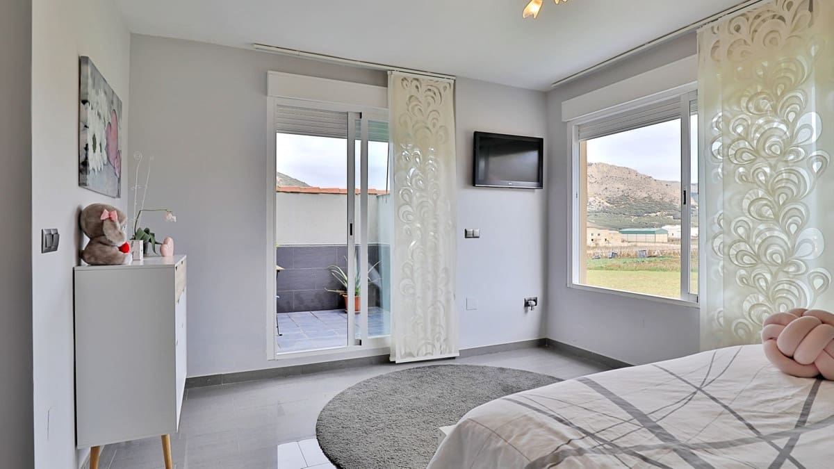 4 soverom Villa til salgs i Alfarnate med garasje - € 300 000 (Ref: 10128697)
