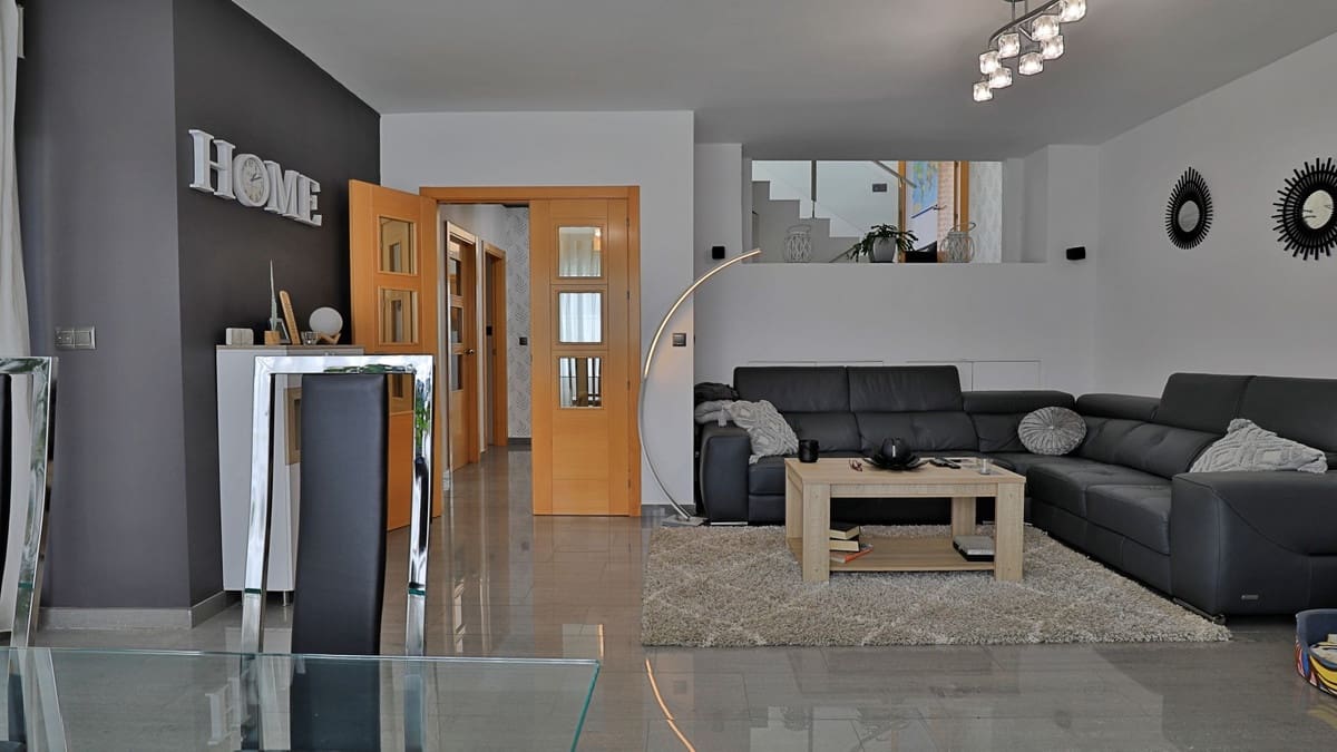 4 soverom Villa til salgs i Alfarnate med garasje - € 300 000 (Ref: 10128697)