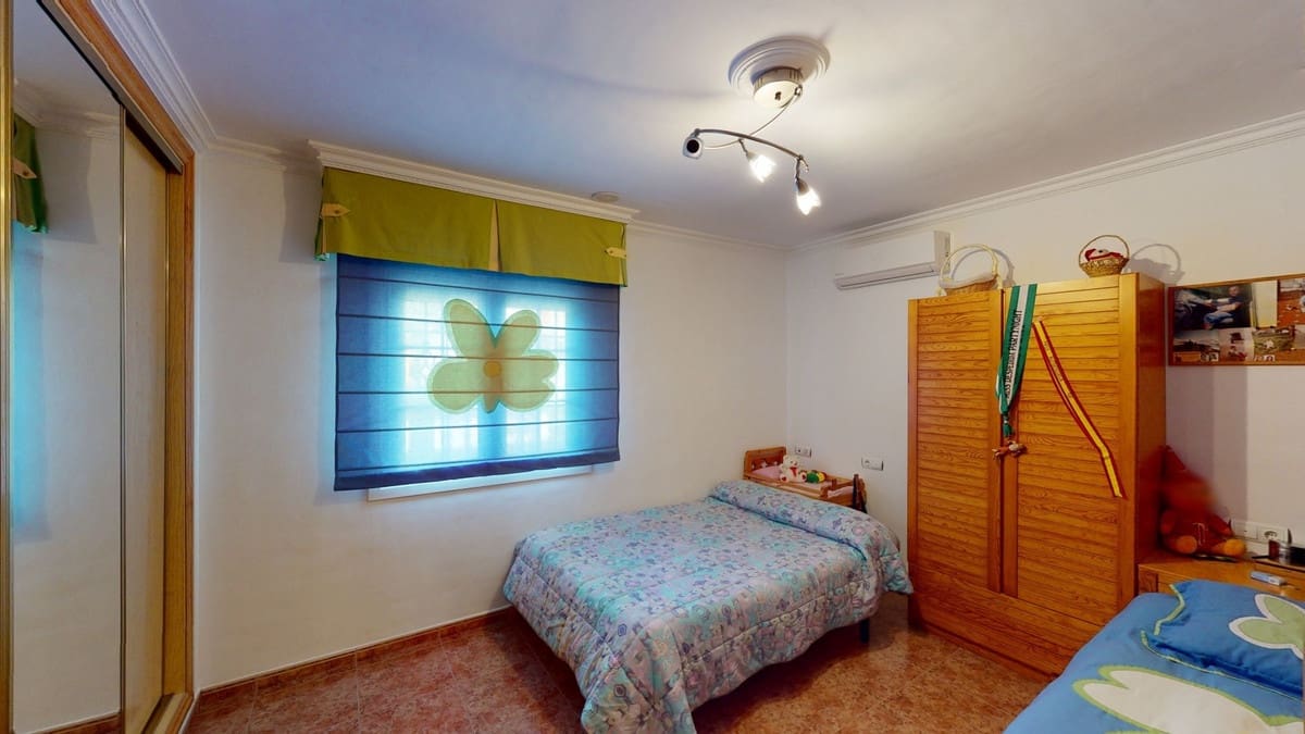 6 Zimmer Villa zu verkaufen in Alcaucin mit Pool Garage - 674.500 € (Ref: 10128700)