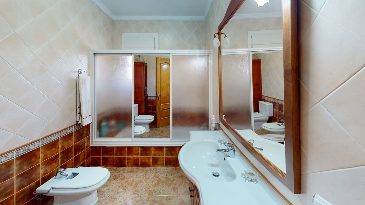 6 Zimmer Villa zu verkaufen in Alcaucin mit Pool Garage - 674.500 € (Ref: 10128700)