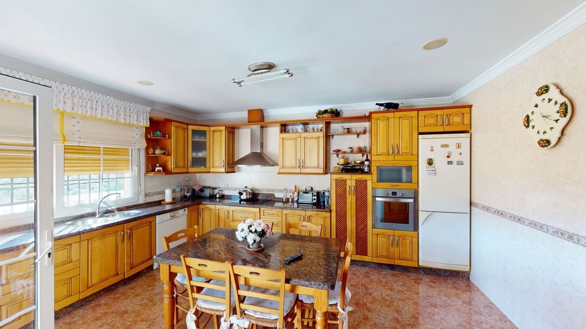 6 Zimmer Villa zu verkaufen in Alcaucin mit Pool Garage - 674.500 € (Ref: 10128700)