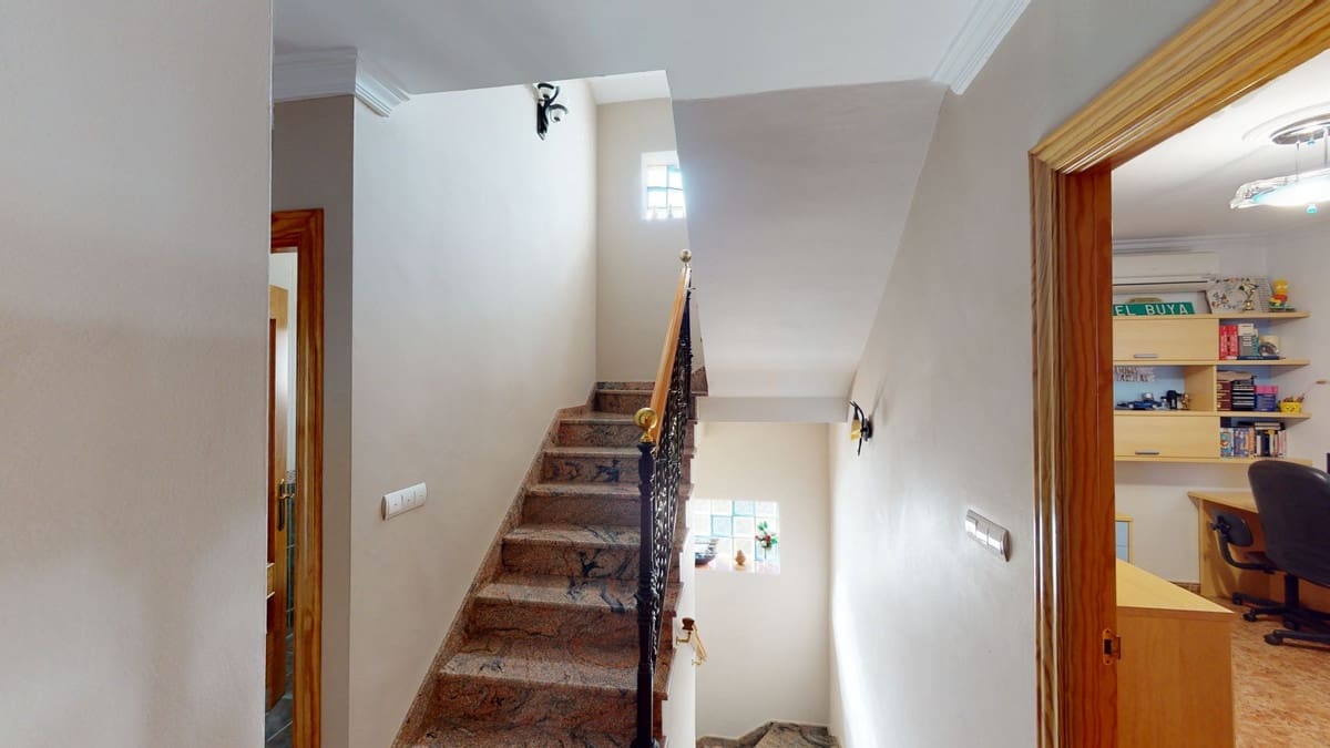 6 Zimmer Villa zu verkaufen in Alcaucin mit Pool Garage - 674.500 € (Ref: 10128700)